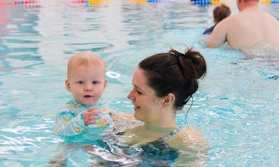 The benefits of baby and parent swimming lessons